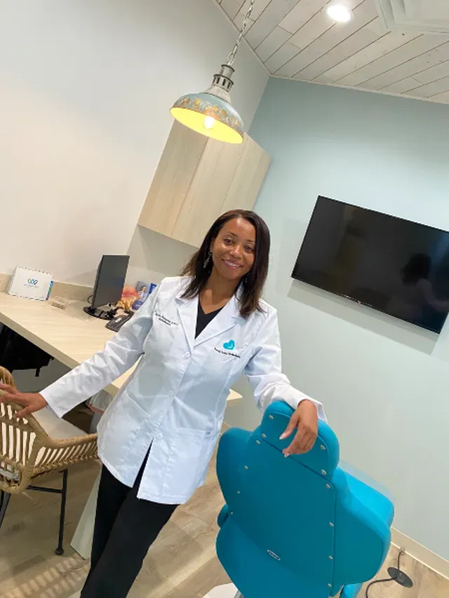 https://gp-assets-1.growthplug.com/website_files/5237/Orthodontist-Richmond-Texas_Nicole-Thompson.webp